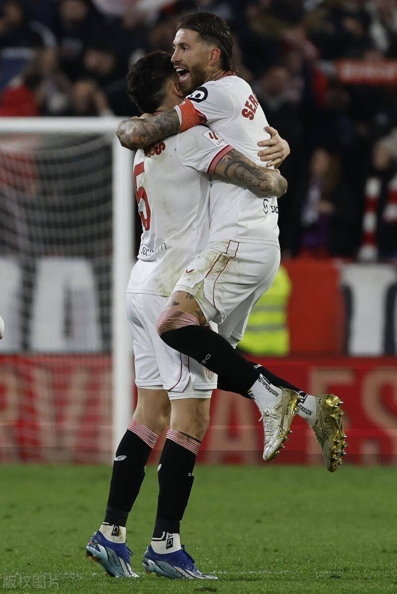 开云官网-窗口期欧联焦点战，塞维利亚内部沟通，压力陡增，临场指挥获称赞的简单介绍